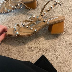 Steve Madden Sandals. Size 10. Great condition. Worn 1 time.